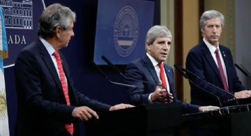 Dólares bajo el colchón: el Gobierno flexibilizó y eliminó controles sobre los gastos y el ahorro
