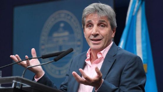 ¿Cuántos dólares tiene fuera del país Caputo?