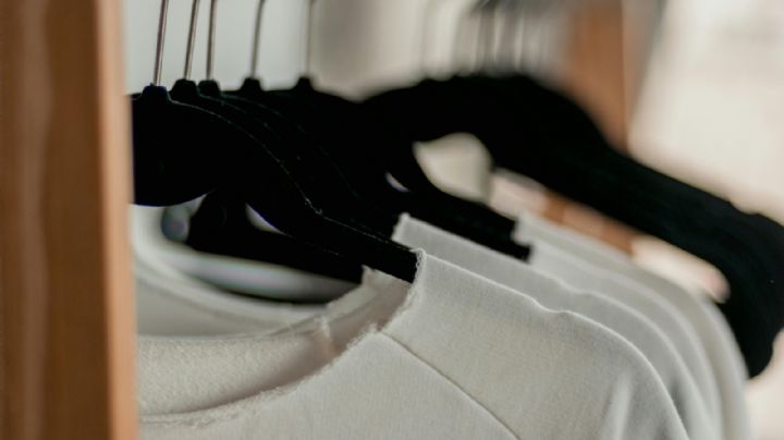 Adiós a las manchas amarillas en la ropa con este secreto