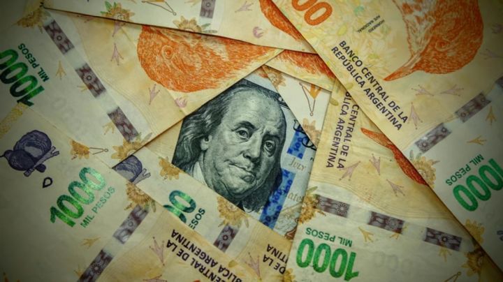Tras los anuncios del Gobierno bajó el dólar 