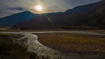 ¿Corre el agua hacia arriba?