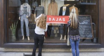 Por el aumento de las importaciones, bajó el precio de la ropa 