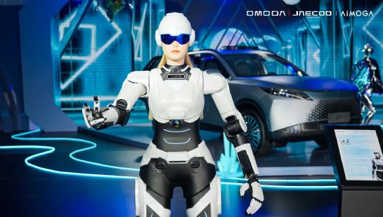 Robots humanoides ya realizan tareas propias de los empleados de comercio