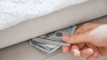 Los bancos aún no reciben los dólares del colchón