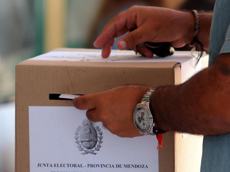 Una encuesta anticipa una paliza, un empate y una sorpresa