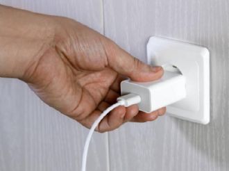 Beneficios de activar el modo avión cuando cargas el celular