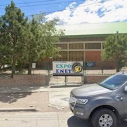 Golpeó a dos profesoras que le habían sacado un vapeador su hijo