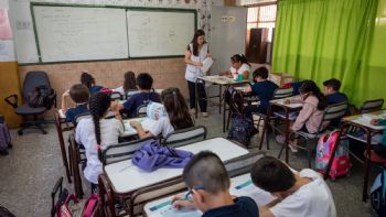 Por la baja en la natalidad, estiman que en 2030 habrá 12 alumnos por cada docente 
