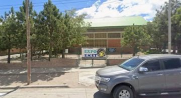 Golpeó a dos profesoras que le habían sacado un vapeador su hijo