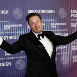Musk dejó de ser el hombre más rico del mundo