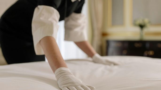 El secreto hotelero revelado: sábanas impecables con el poder del vinagre