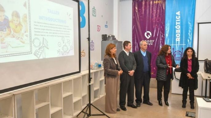 Presentaron la secundaria con títulos en programación y robótica