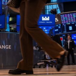 El Merval cerró con una caída de 3,29% y bonos en dólares en alza