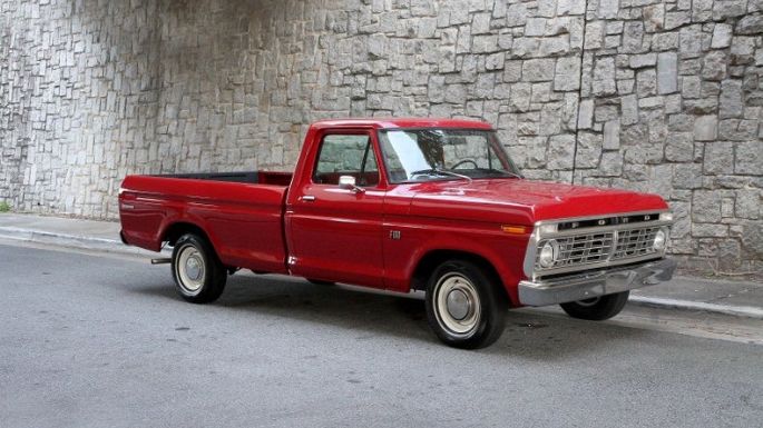 Los autos clásicos que aparecen en "El Eternauta"