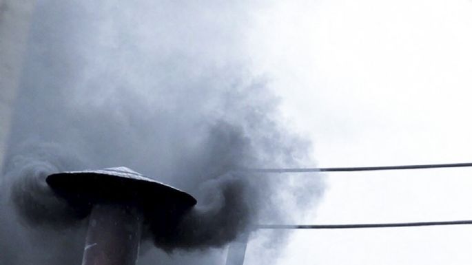 Los compuestos químicos con los que se crea el humo vaticano
