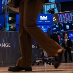 El riesgo país se acercó a los 900 puntos y alcanzó nivel el máximo desde abril