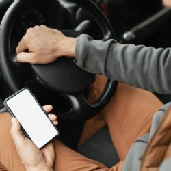Celulares al volante, la principal causa de accidentes
