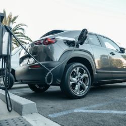 Cambia el mercado automotor: ingresarán 50.000 vehículos híbridos y eléctricos