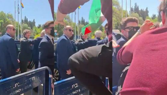 Un hombre con una bandera de Palestina intentó agredir a Javier Milei 