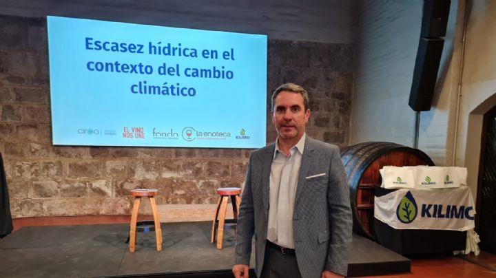 Difonso le tiró con el archivo a Cornejo por el escándalo en Irrigación