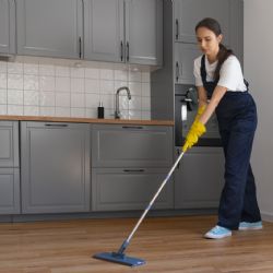 El consejo experto para limpiar un piso flotante