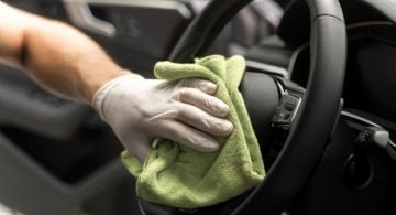 Combatiendo el olor a humedad en el auto: una solución fácil y efectiva