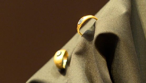 El fascinante descubrimiento de dos anillos de oro en la vía romana