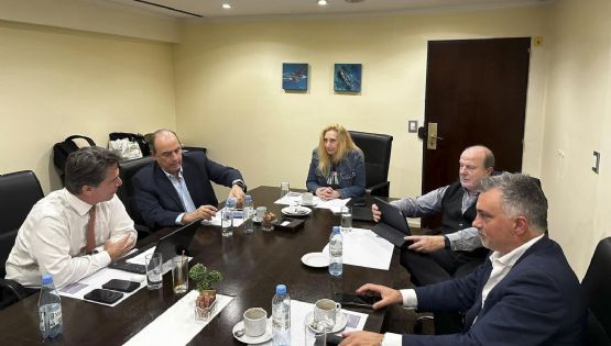 Para competir con "Las Fuerzas del Cielo", sale a la cancha "La Carlos Menem"