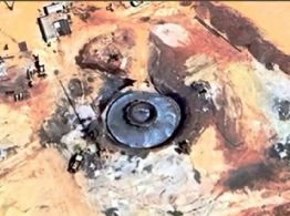 Un "cazador" de ovnis encontró un extraño objeto en el Sahara y generó cientos de especulaciones