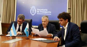 Cornejo firmó el convenio para avanzar en el tren a San Martín 