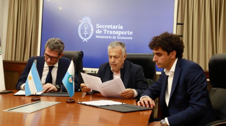 Cornejo firmó el convenio para avanzar en el tren a San Martín 