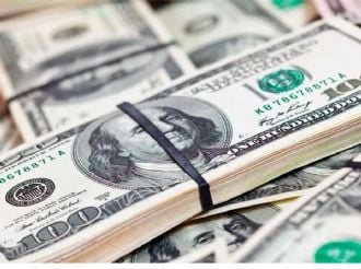El dólar retrocedió en el segmento mayorista pero se sostiene cerca de máximos en el mes