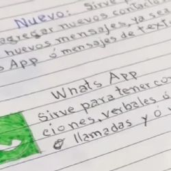 Tiene 90 años y dibujó los iconos de las apps en una libreta para aprender a usar su teléfono