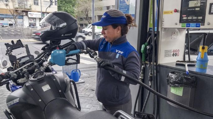 YPF: será más barato cargar combustible a la madrugada