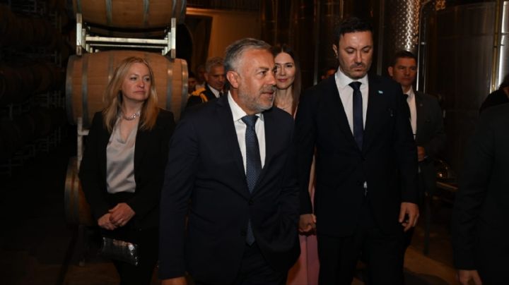 Presionan a Cornejo para que defina la fecha de los comicios