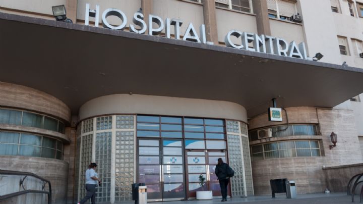 En 8 años, aumentó 5 puntos la gente que va al hospital público en Mendoza