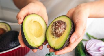 El increíble abono que se puede obtener solo con el hueso de la palta