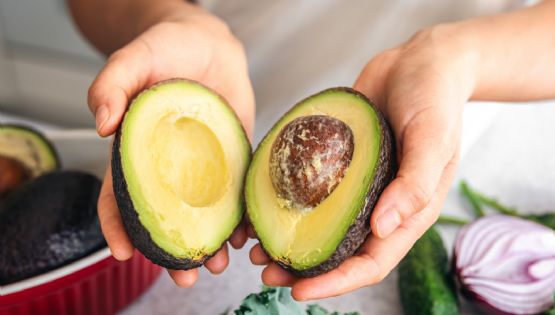El increíble abono que se puede obtener solo con el hueso de la palta