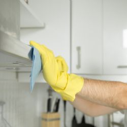 El sencillo truco para despegar la grasa de la campana