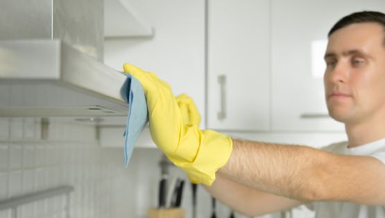 El sencillo truco para despegar la grasa de la campana