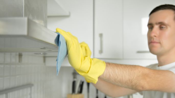 El sencillo truco para despegar la grasa de la campana