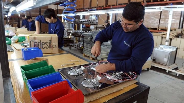 En abril, los salarios registrados subieron menos que la inflación