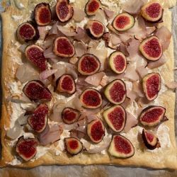 Exquisita tarta de higos y queso azul