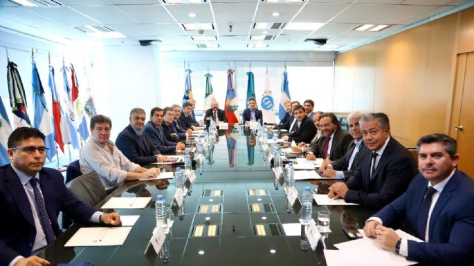 Gobernadores piden reunirse con Milei por la caída de recursos