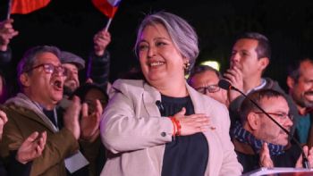 Las encuestas dan ganadora a la comunista Jara en primera vuelta