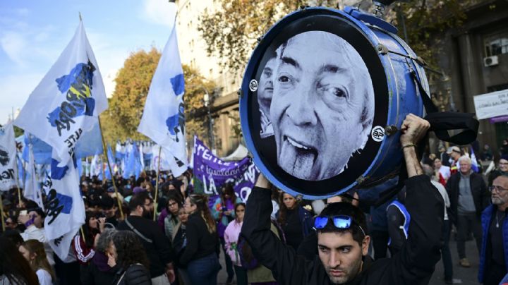 El colectivo Ni Una Menos, científicos y jubilados marcharon al Congreso