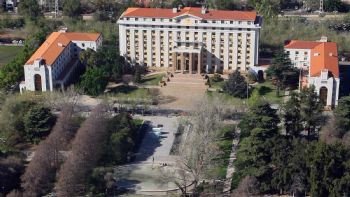 El Ejecutivo publicó un aluvión de cesantías de empleados públicos