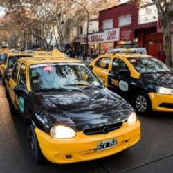 Aumento en taxis y remises: la suba será escalonada