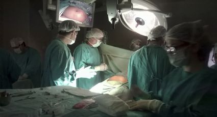 Le dejaron una gasa de 30 cm en el abdomen tras una cesárea y ahora deben indemnizarla