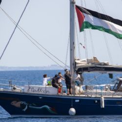 Tensión por el ataque de Israel a un barco humanitario